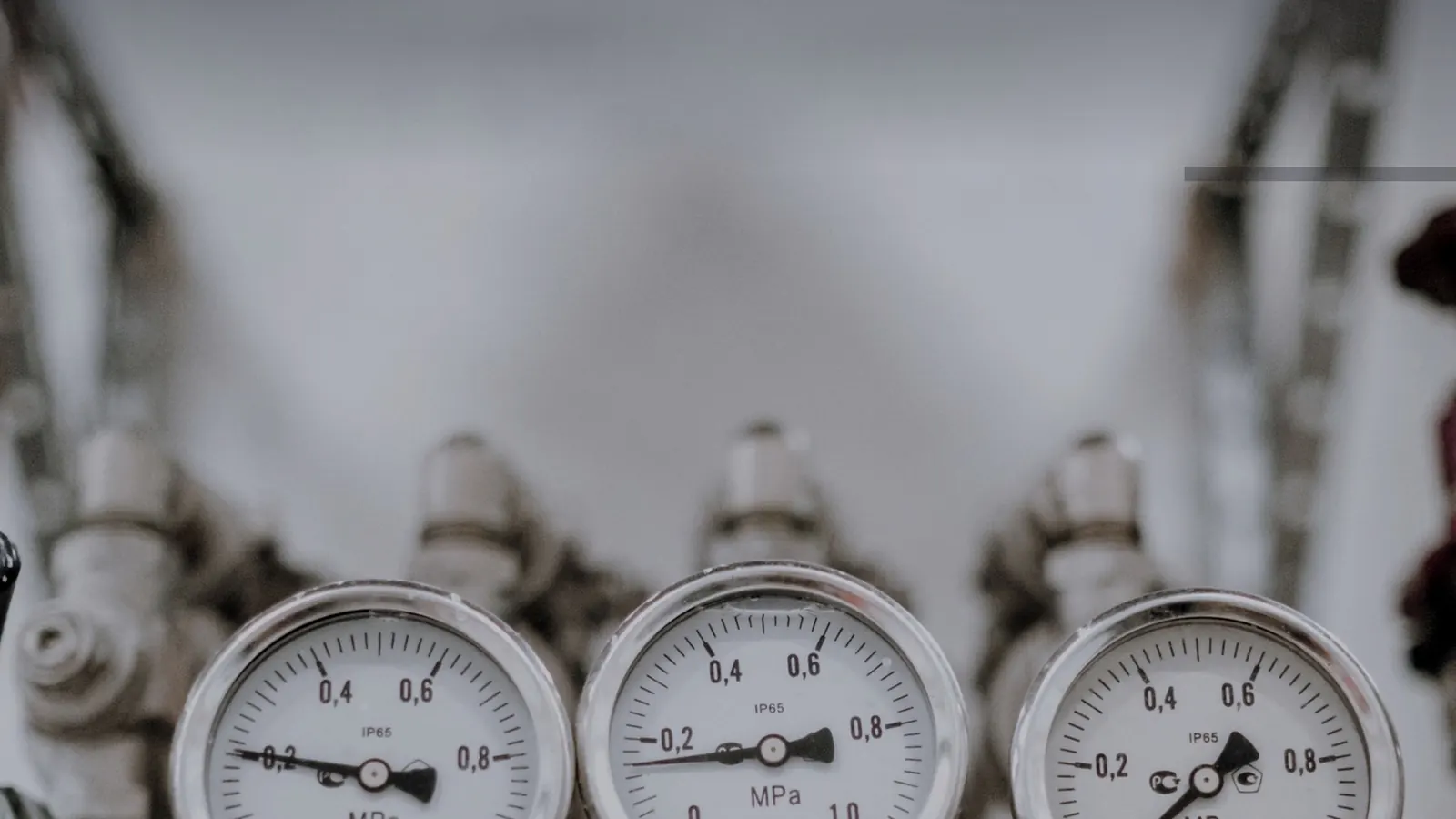 View through smart glasses of an analogue pressure gauge on stainless pipework, with the proposed meter reading shown in the corner of vision